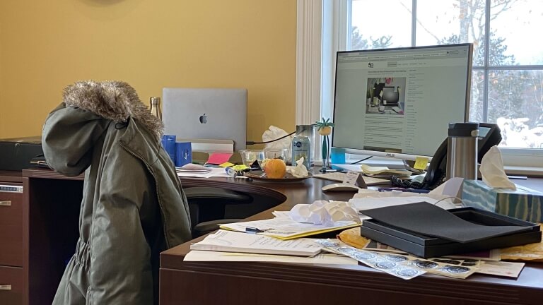 چگونه میز تحریر خود را تمیز کنیم چگونه میز تحریر خود را تمیز کنیم